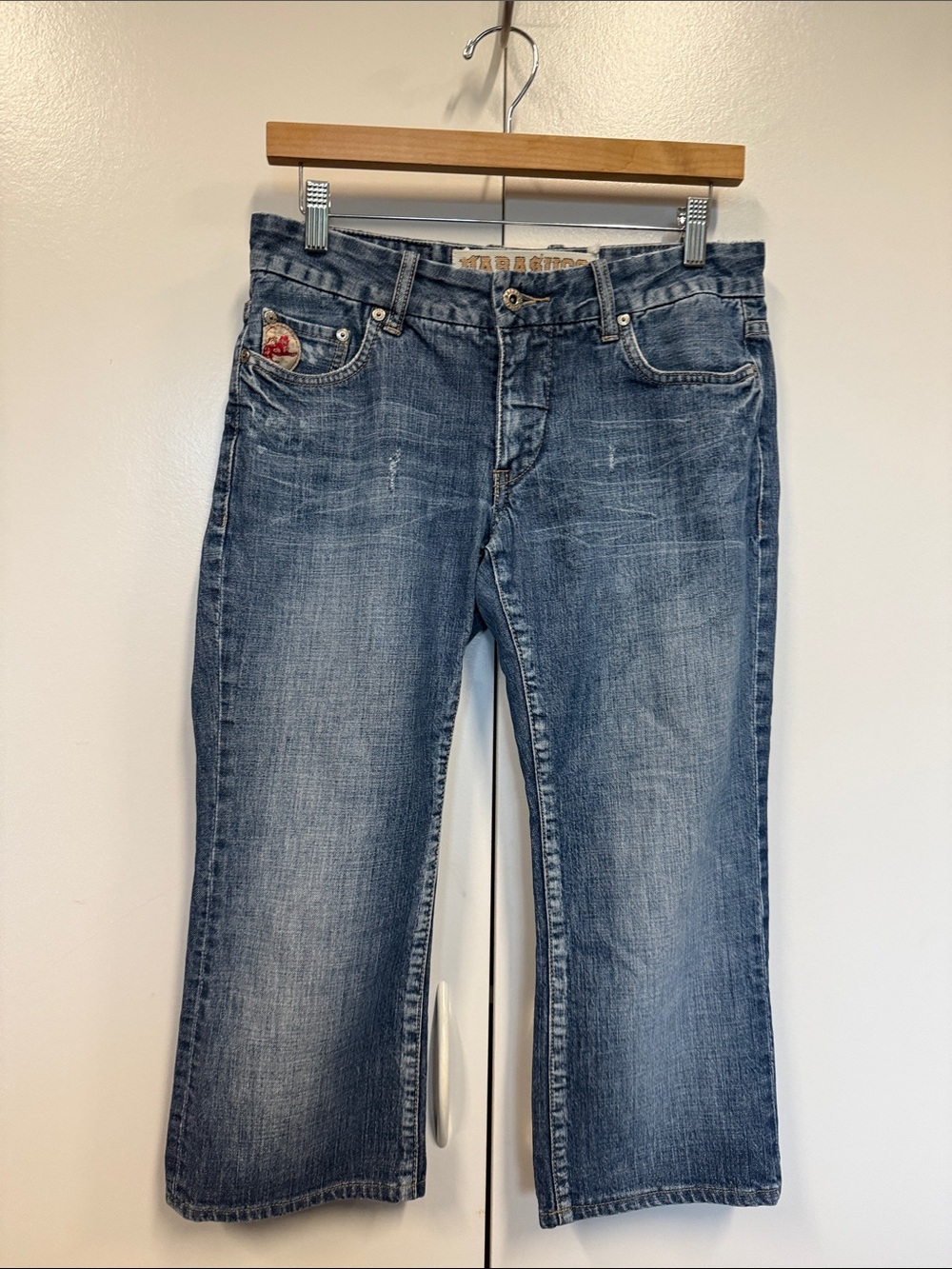 Parasuco cropped distressed jeans - embroidered detail.